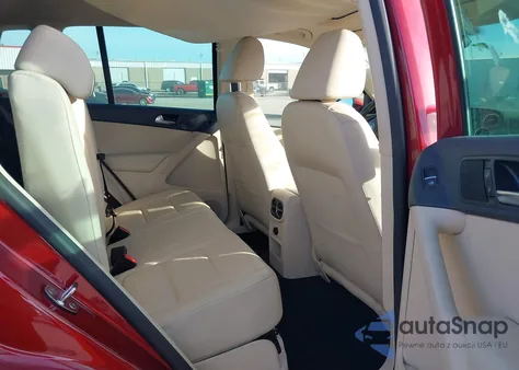 2011 Volkswagen Tiguan Sel z USA, uszkodzony, nr VIN WVGAV7AX8BW001693